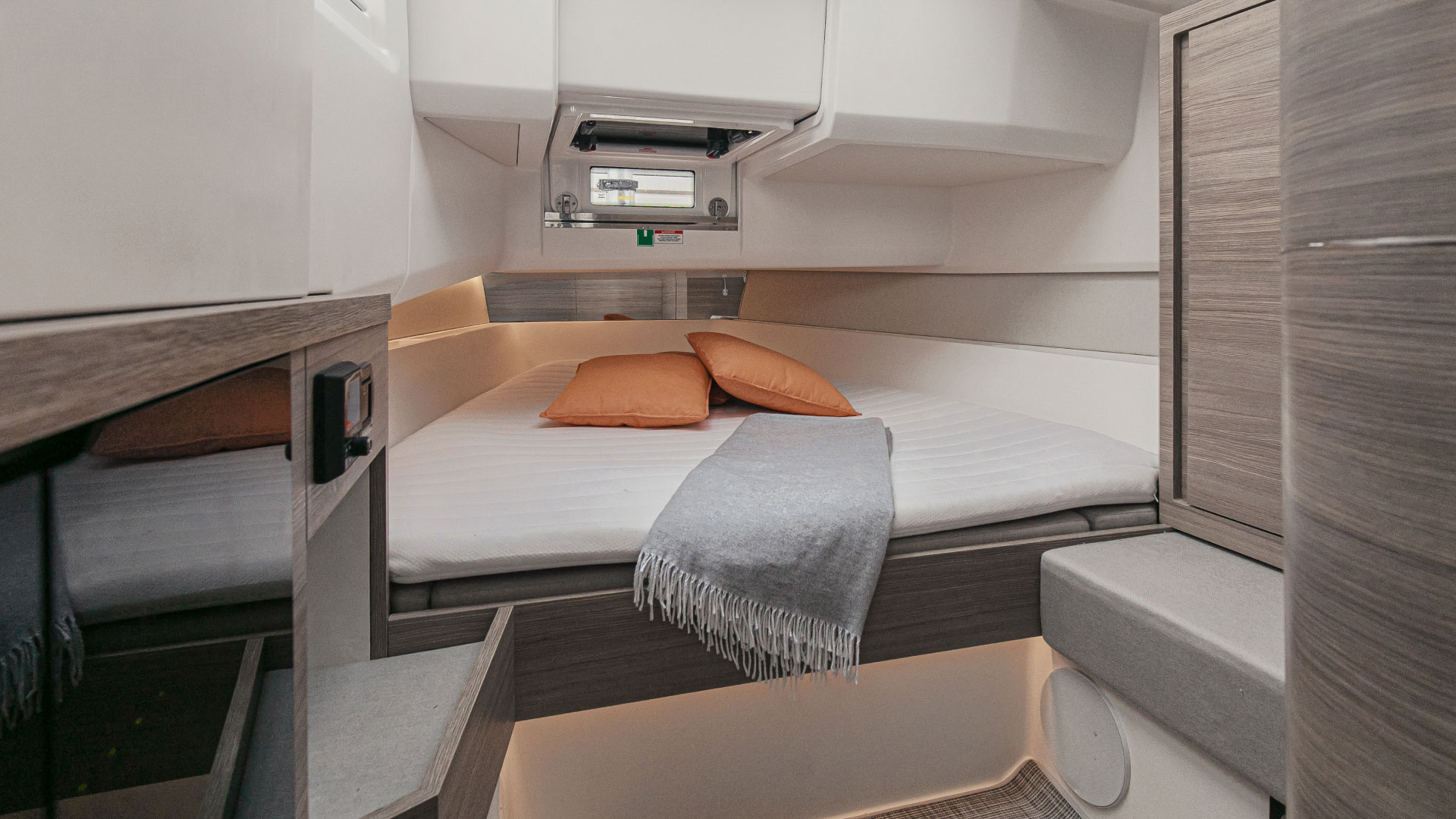 Yacht Photo 15